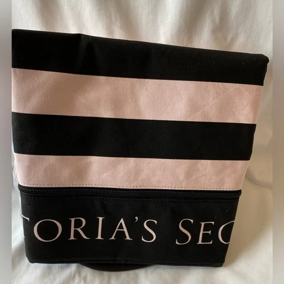 NWT Victoria’s Secret Weekender Tote Black and Pink Expands with shoulder strap - Picture 4 of 15